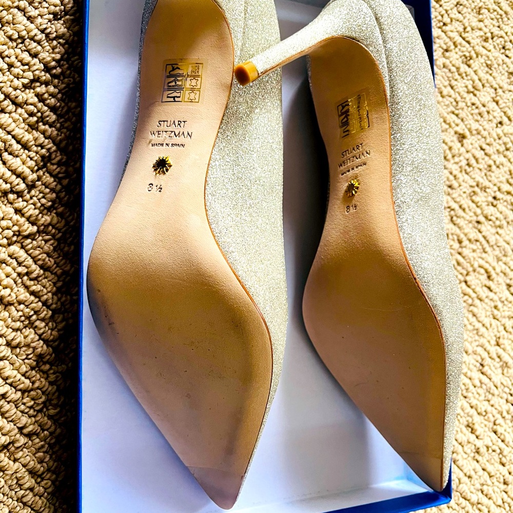 Stuart Weitzman Scallop Pump - Picture 4 of 5